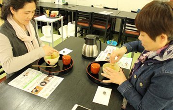 抹茶の点(た)て方体験