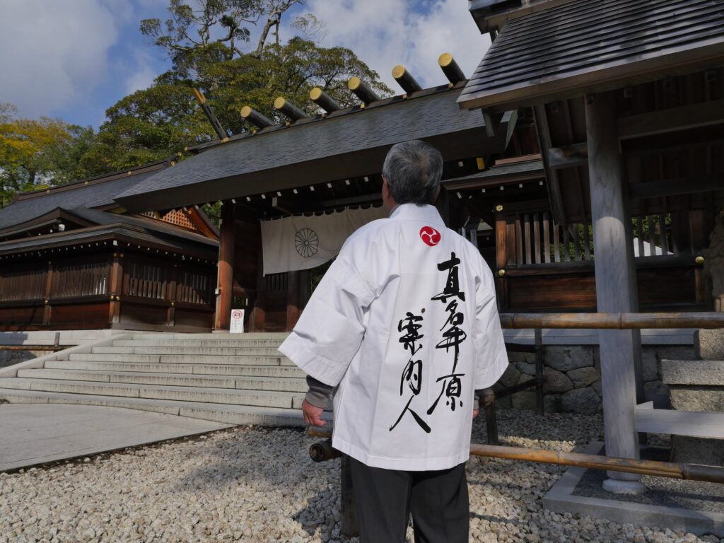 眞名井原案内人