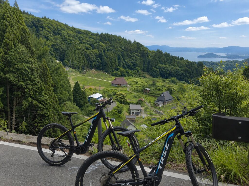 茅葺民家がおりなす里山「世屋」をめぐるe-bikeツアー